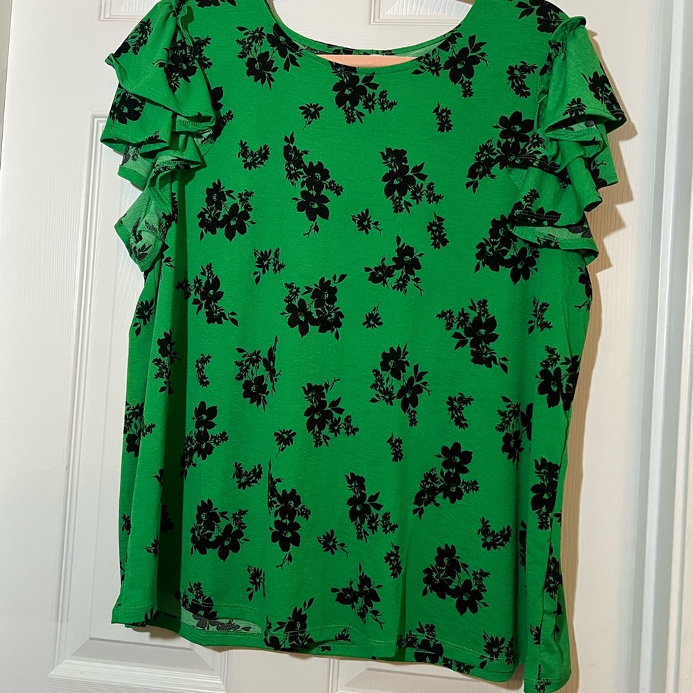 🦋 NWOT Cato Emerald and navy floral  Ruffle Sleeve Blouse size xlarge